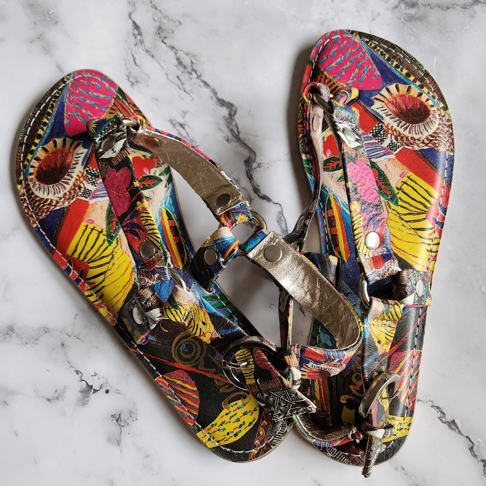 ICON Sandals. NWOT Vacation series.  Size 9